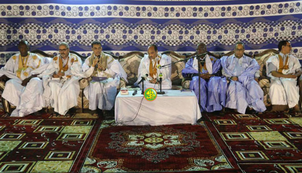 Le Président de la République préside une réunion des cadres de la wilaya de Dakhlet Nouadhibou