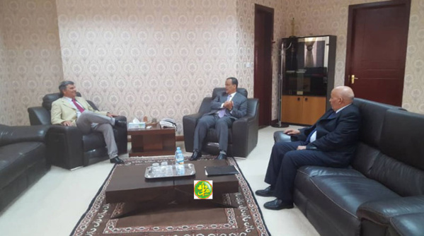 Le ministre des affaires étrangères reçoit le chef de la Délégation de l'Union Européenne Le ministre des affaires étrangères reçoit le chef de la Délégation de l'Union Européenne