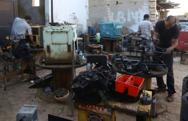 A court d'électricité, de carburant et d'argent, l'été galère des Libyens