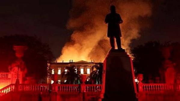 Brésil: un incendie ravage le Musée National de Rio de Janeiro Brésil: un incendie ravage le Musée National de Rio de Janeiro