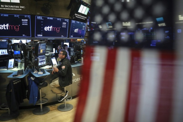Rentrée difficile pour Wall Street, inquiète des relations Washington-Ottawa