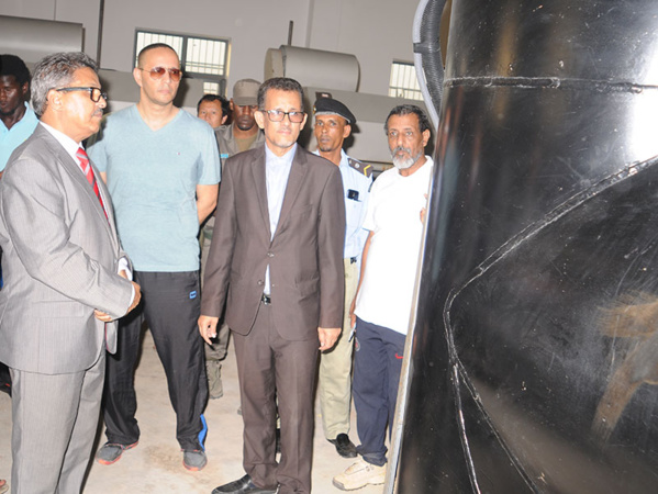 Le ministre de l'hydraulique et de l'assainissement visite le réseau principal d'assainissement à Nouakchott