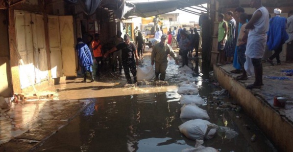 Rosso : le marché de la ville isolé par les eaux de pluie Rosso : le marché de la ville isolé par les eaux de pluie