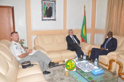Le ministre de la Défense Nationale reçoit l’ambassadeur de France accrédité en Mauritanie Le ministre de la Défense Nationale reçoit l’ambassadeur de France accrédité en Mauritanie