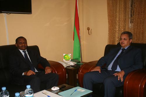 Le Commissaire aux Droits de l’Homme reçoit l’ambassadeur soudanais accrédité à Nouakchott Le Commissaire aux Droits de l’Homme reçoit l’ambassadeur soudanais accrédité à Nouakchott