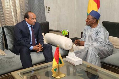 Le Président de la République s’entretient en tête-à-tête avec son homologue guinéen Le Président de la République s’entretient en tête-à-tête avec son homologue guinéen