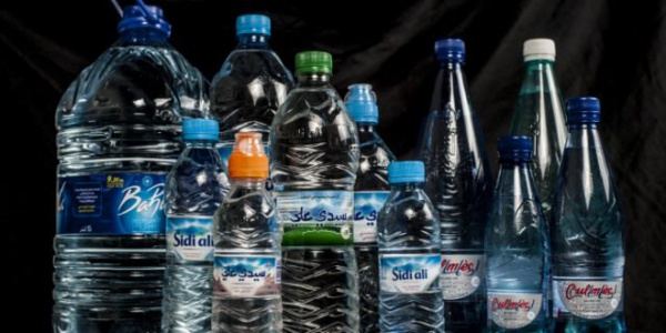 Rosso : hausse du prix de l’eau minérale suite à la pollution des eaux