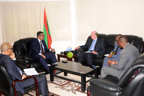 Le ministre du pétrole reçoit l’ambassadeur d’Afrique du Sud Le ministre du pétrole reçoit l’ambassadeur d’Afrique du Sud