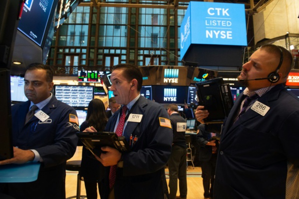 Wall Street, en ordre dispersé, surveille les taux d'intérêt américains Wall Street, en ordre dispersé, surveille les taux d'intérêt américains