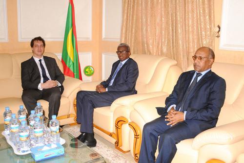 Le ministre de la Défense reçoit l’ambassadeur du Royaume Uni à Nouakchott Le ministre de la Défense reçoit l’ambassadeur du Royaume Uni à Nouakchott