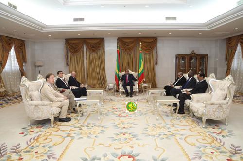Le Président de la République reçoit le ministre délégué auprès du ministre britannique chargé du moyen orient et de l’Afrique du Nord