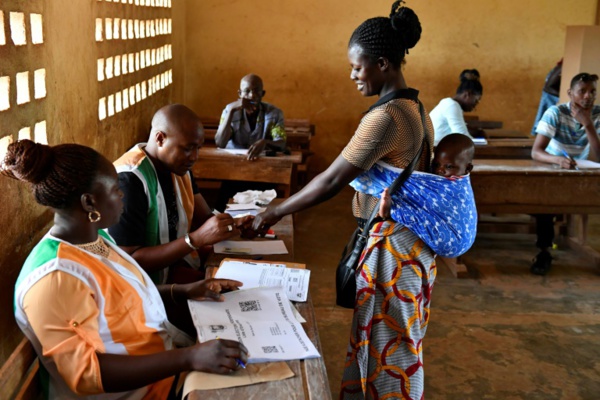 Côte d'Ivoire: faible affluence pour les municipales, un mort et des incidents en province