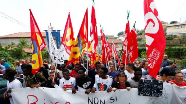 Italie: indignation après la décision de Salvini d'évacuer des migrants d'un village Italie: indignation après la décision de Salvini d'évacuer des migrants d'un village