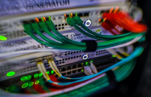 Les Pays-Bas sont en "guerre informatique" avec la Russie, dit la ministre de la Défense