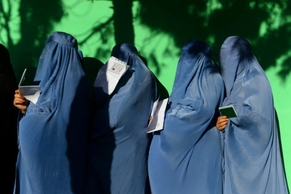 L'Afghanistan vote dans le chaos, au moins 3 morts dans des explosions