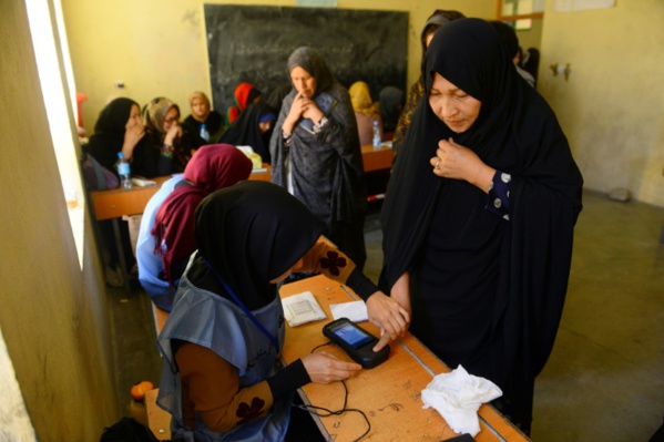 Législatives: les Afghans votent au péril de leur vie pour la deuxième journée