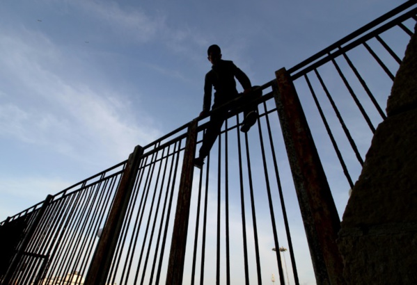 Espagne: un mort à Melilla, quelque 200 migrants entrent