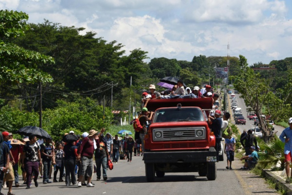Trump coupe les aides à trois pays d'Amérique centrale, les migrants poursuivent leur route Trump coupe les aides à trois pays d'Amérique centrale, les migrants poursuivent leur route