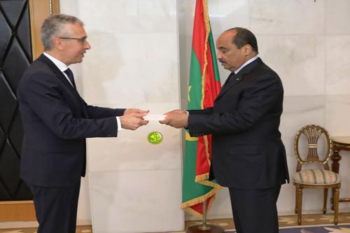 Le Président de la République reçoit les lettres de créance de l’ambassadeur de France Le Président de la République reçoit les lettres de créance de l’ambassadeur de France