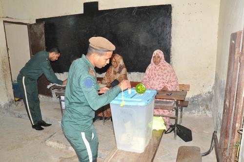 Début de vote des forces armées et de sécurité pour les élections municipales au niveau des communes d’Arafat et d’El Mina Début de vote des forces armées et de sécurité pour les élections municipales au niveau des communes d’Arafat et d’El Mina