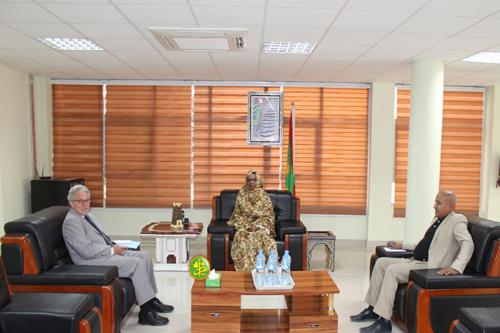 La ministre du commerce reçoit l’ambassadeur espagnol La ministre du commerce reçoit l’ambassadeur espagnol