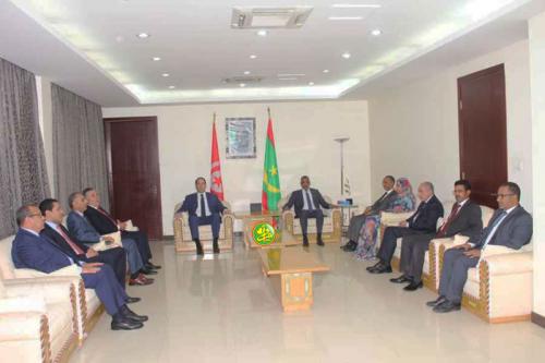 Le Premier ministre s'entretient avec le chef du gouvernement tunisien Le Premier ministre s'entretient avec le chef du gouvernement tunisien