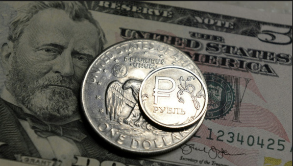 Face aux sanctions, la Russie veut se détacher du dollar Face aux sanctions, la Russie veut se détacher du dollar