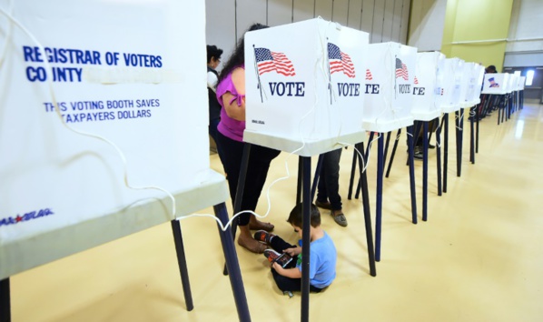 Les Américains élisent un Congrès divisé, Trump crie victoire
