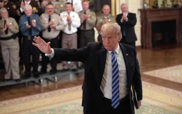 Donald Trump accusé d'outrepasser ses pouvoirs Donald Trump accusé d'outrepasser ses pouvoirs