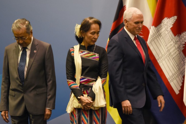 Suu Kyi exposée aux critiques à Singapour, loin de sa tour d'ivoire Suu Kyi exposée aux critiques à Singapour, loin de sa tour d'ivoire