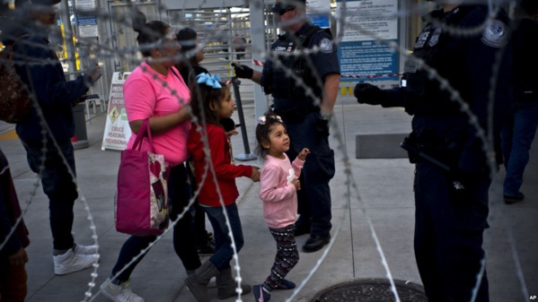USA : un juge suspend la décision de refuser l'asile aux migrants entrant illégalement