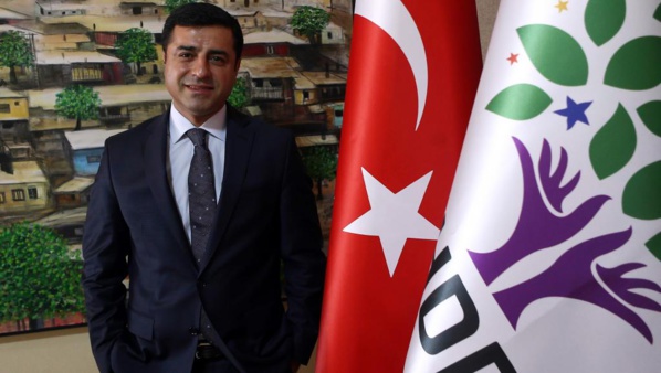 Turquie: la détention de l'opposant kurde Demirtas vise à "étouffer le pluralisme" Turquie: la détention de l'opposant kurde Demirtas vise à "étouffer le pluralisme"