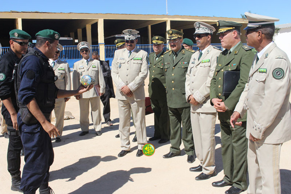 Le Chef d'Etat-major de la gendarmerie nationale tient une réunion avec son homologue algérien Le Chef d'Etat-major de la gendarmerie nationale tient une réunion avec son homologue algérien