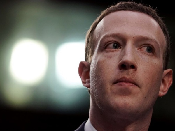 Facebook: Zuckerberg ne prévoit pas de démissionner