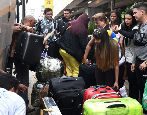 Les médecins cubains commencent à quitter le Brésil Les médecins cubains commencent à quitter le Brésil