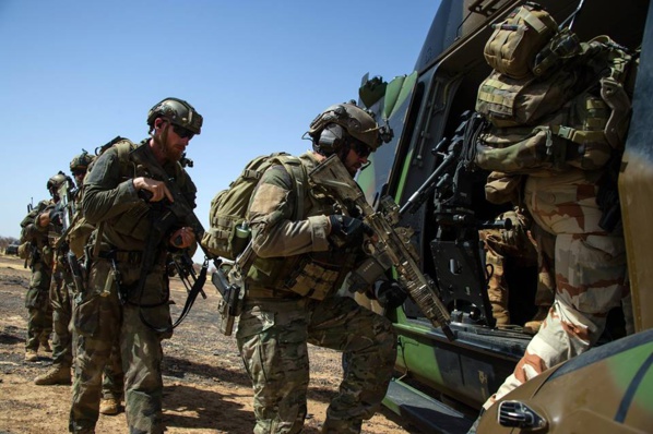 Raid de l'armée française au Mali: "une trentaine de terroristes mis hors de combat" (état-major)
