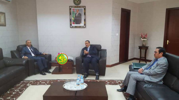Le ministre des affaires étrangères et de la coopération reçoit l’ambassadeur de Tunisie