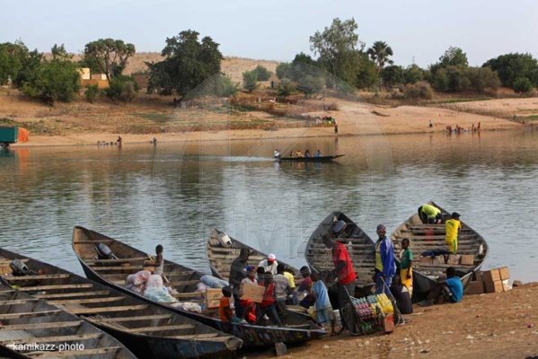 Des officiels mauritaniens à N’Diago après la montée des eaux