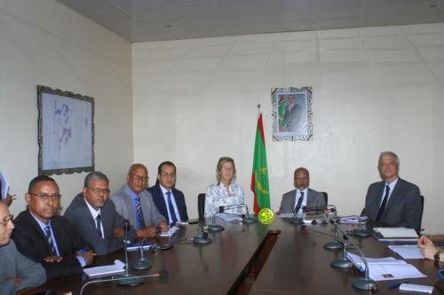 Le ministre de l’hydraulique s’entretient avec le vice-Ministre adjoint pour la coopération internationale des Pays Bas Le ministre de l’hydraulique s’entretient avec le vice-Ministre adjoint pour la coopération internationale des Pays Bas