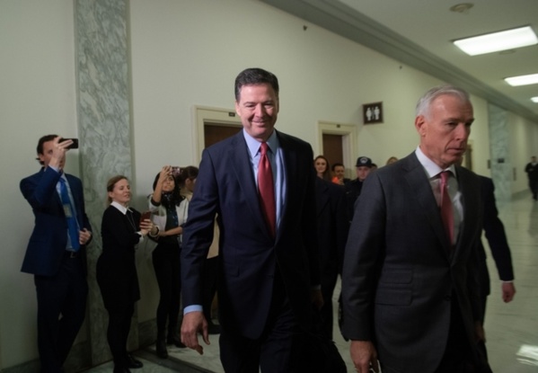 L'ex-chef du FBI attaque Trump et interpelle les républicains L'ex-chef du FBI attaque Trump et interpelle les républicains