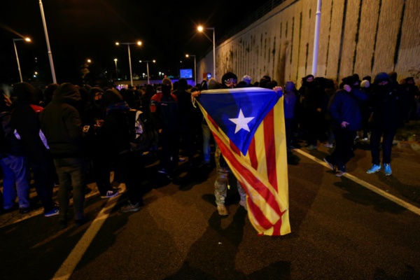 Espagne: conseil des ministres à Barcelone sous pression des indépendantistes radicaux