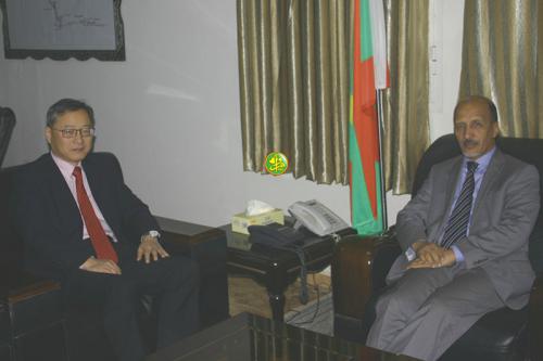 Le ministre de l'hydraulique et de l'assainissement s'entretient avec l'ambassadeur de Chine Le ministre de l'hydraulique et de l'assainissement s'entretient avec l'ambassadeur de Chine