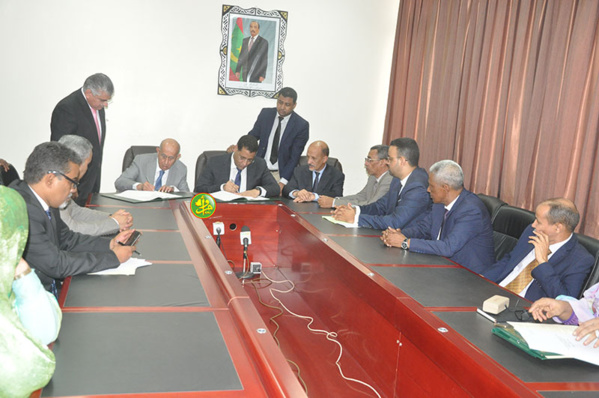 Signature d'une convention entre la Mauritanie et le FADES pour la réhabilitation de la route Boutilimit-Aleg Signature d'une convention entre la Mauritanie et le FADES pour la réhabilitation de la route Boutilimit-Aleg