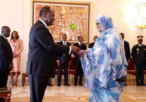 Notre ambassadrice à Abidjan présente ses lettres de créances au Président Ivoirien Notre ambassadrice à Abidjan présente ses lettres de créances au Président Ivoirien