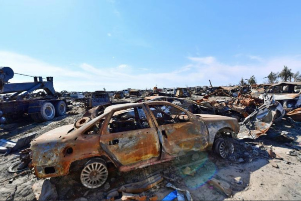 Après la fin du "califat", des jihadistes sortent des tunnels et se rendent Après la fin du "califat", des jihadistes sortent des tunnels et se rendent