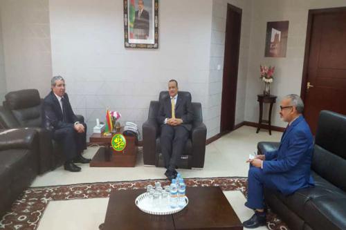 Le ministre des Affaires étrangères s’entretient avec l’ambassadeur de l’Algérie Le ministre des Affaires étrangères s’entretient avec l’ambassadeur de l’Algérie