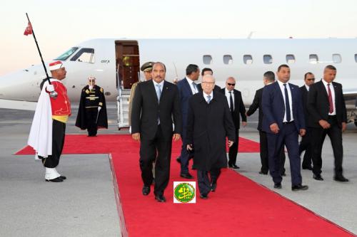Arrivée du Président de la République à Tunis pour prendre part à la 30e ordinaire du sommet arabe Arrivée du Président de la République à Tunis pour prendre part à la 30e ordinaire du sommet arabe