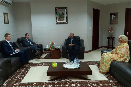 Le ministre des affaires étrangères reçoit l'ambassadeur américain en Mauritanie Le ministre des affaires étrangères reçoit l'ambassadeur américain en Mauritanie