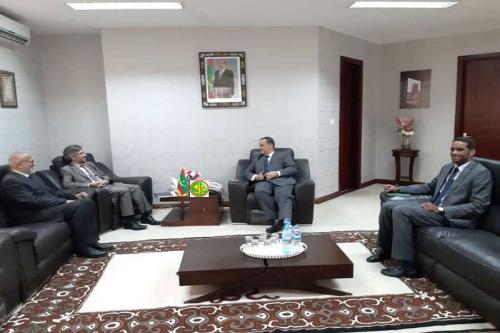 Le ministre des Affaires étrangères et de la Coopération s’entretient avec le chargé d’affaires de l’ambassade du Canada Le ministre des Affaires étrangères et de la Coopération s’entretient avec le chargé d’affaires de l’ambassade du Canada