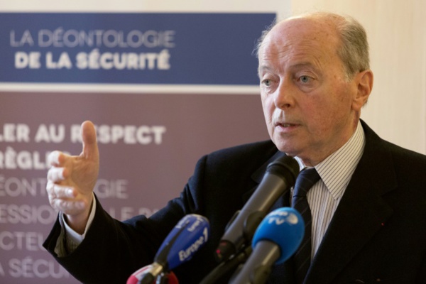 Discrimination: le Défenseur des droits demande "une inspection" des commissariats à Paris Discrimination: le Défenseur des droits demande "une inspection" des commissariats à Paris